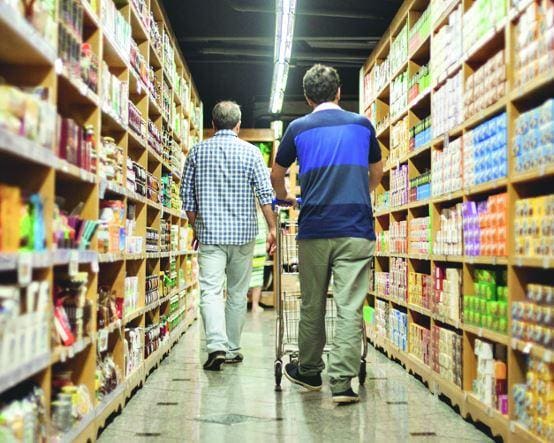 A cada ida no supermercado, o brasileiro levou para casa uma quantidade quase 10% menor de produtos
