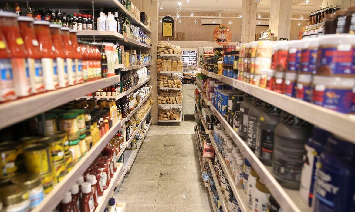 supermercado prateleiras