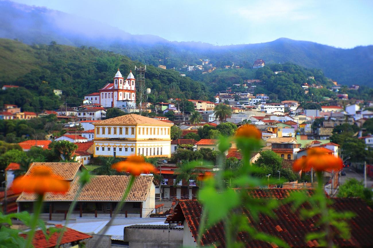 Vista de Sabará com a igreja de São Francisco ao fundo
