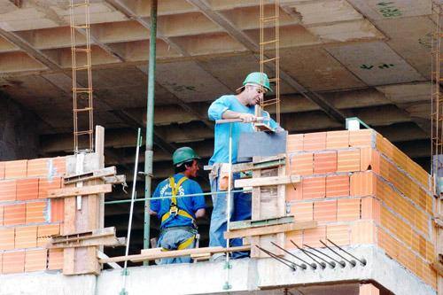 Reajustes salariais elevam o custo da construção civil