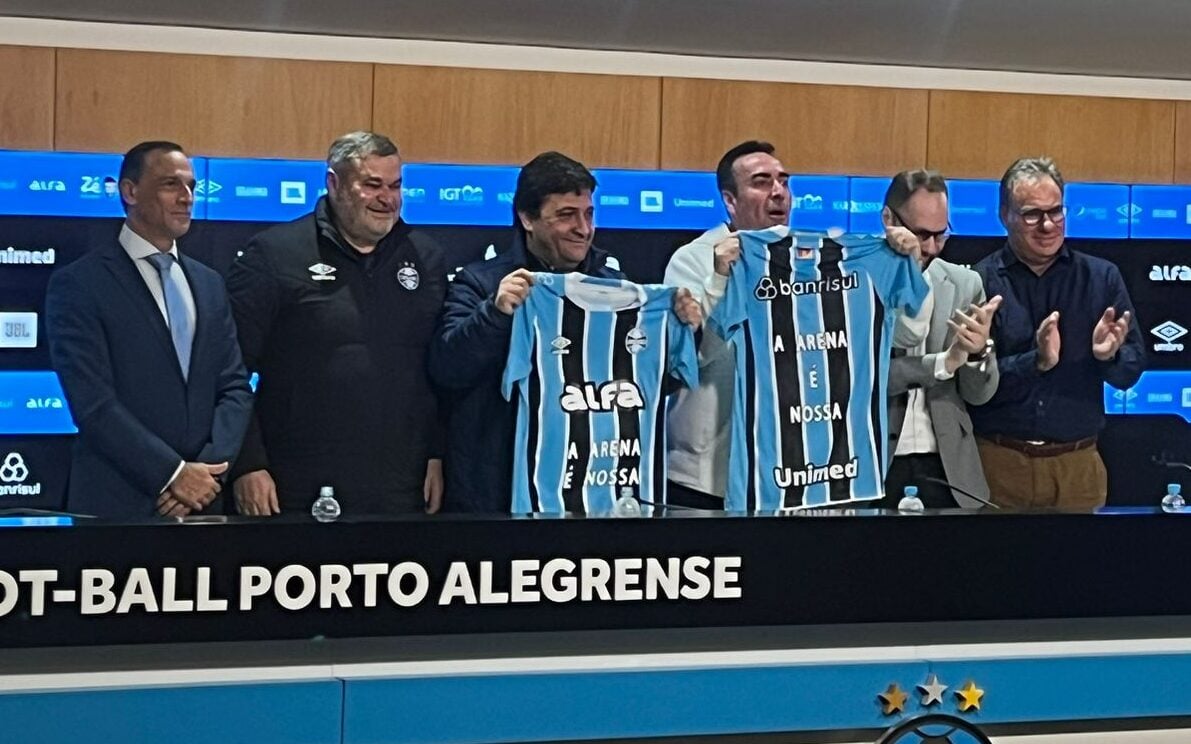 Entrevista coletiva ocorreu na manhã desta terça-feira (15), na Arena do Grêmio. (Foto: Nícolas Wagner/Lance!)