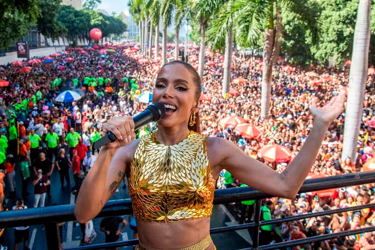 Anitta comanda o Bloco da Anitta no Rio de Janeiro