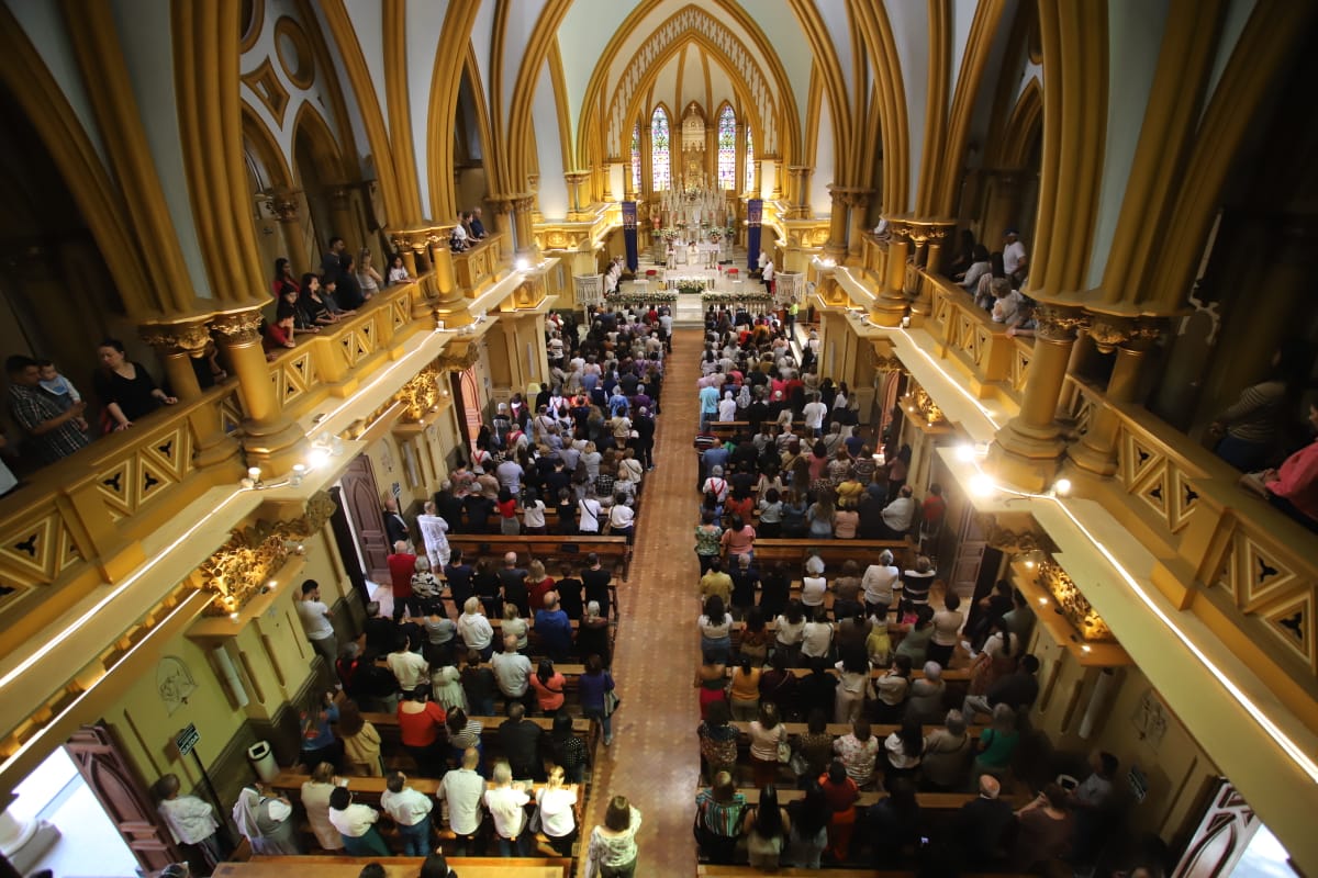 Celebração na igreja Nossa Senhora da Boa Viagem, na região central de Belo Horizonte
