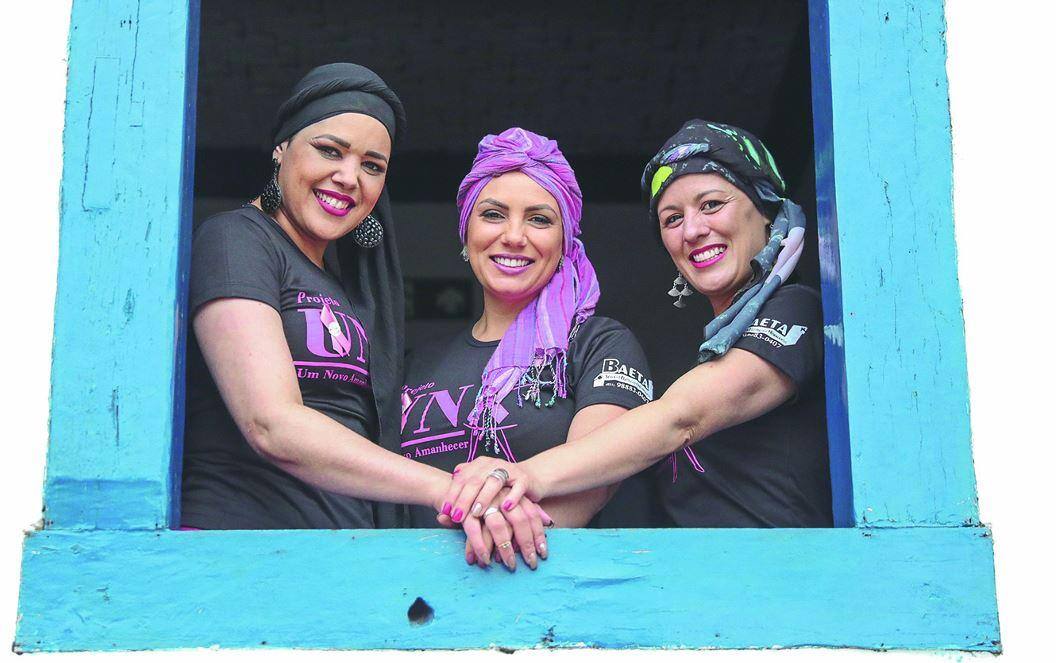 Raquel Rossi, Priscila Campos e Emanuelle Duarte formam a Una, uma associação que ajuda mulheres com câncer