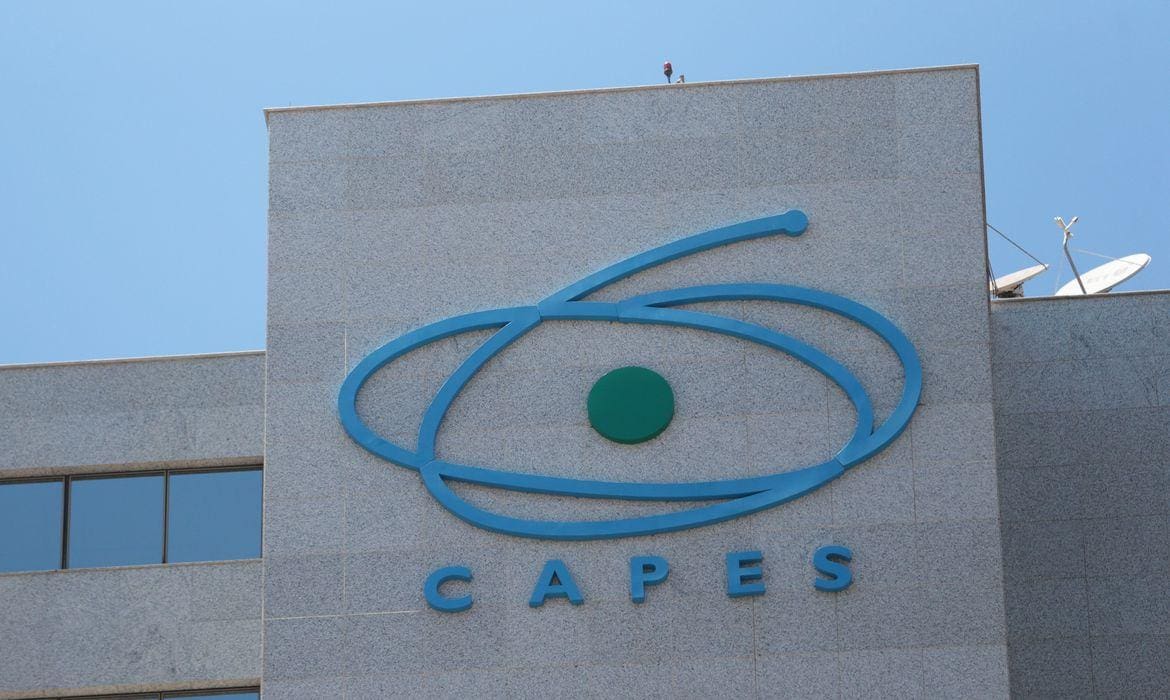 Capes garante não ter havido cortes em bolsas em 2021