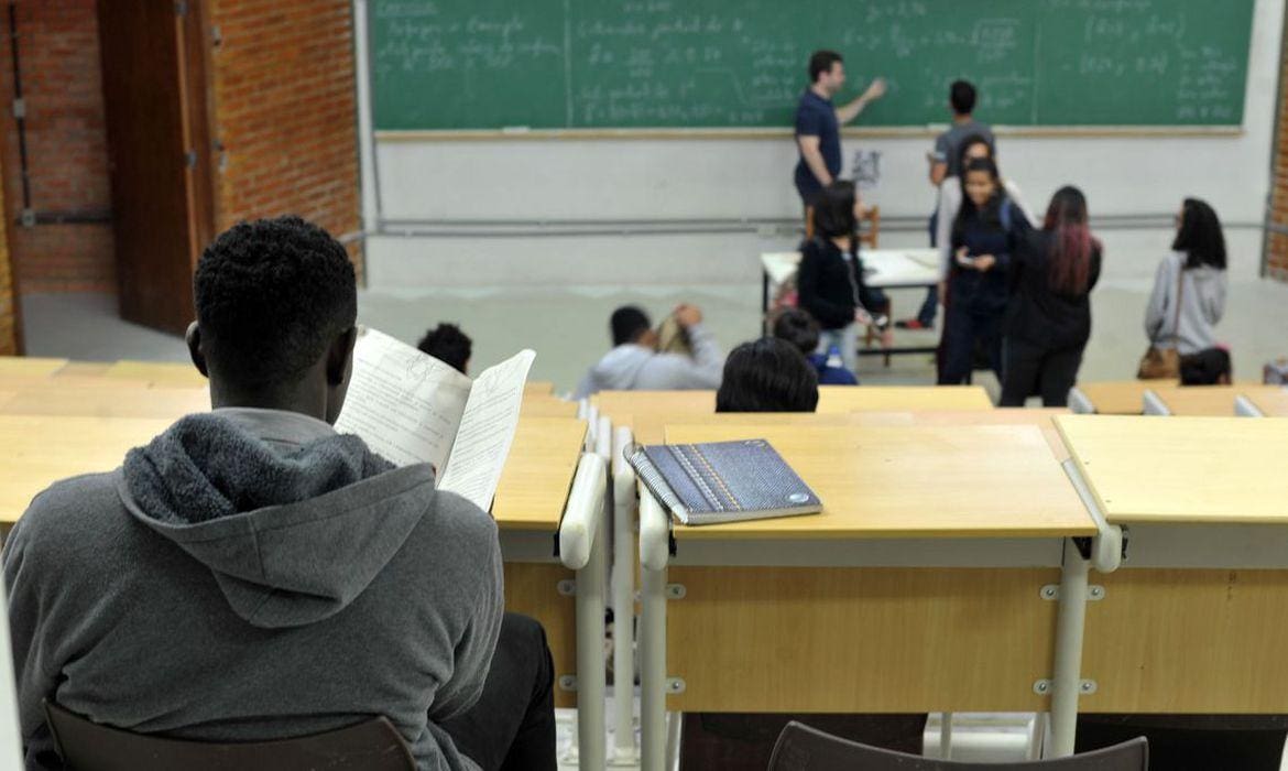 sala de aula universidade faculdade graduação