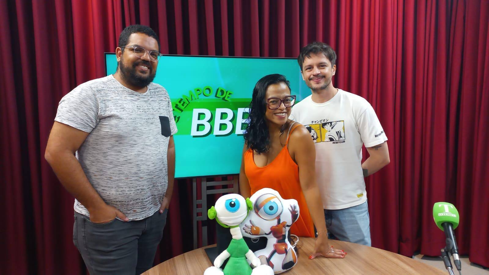 Os jornalistas Renato Lombardi, Queila Ariadne e Alex Bessas no videocast É Tempo de BBB