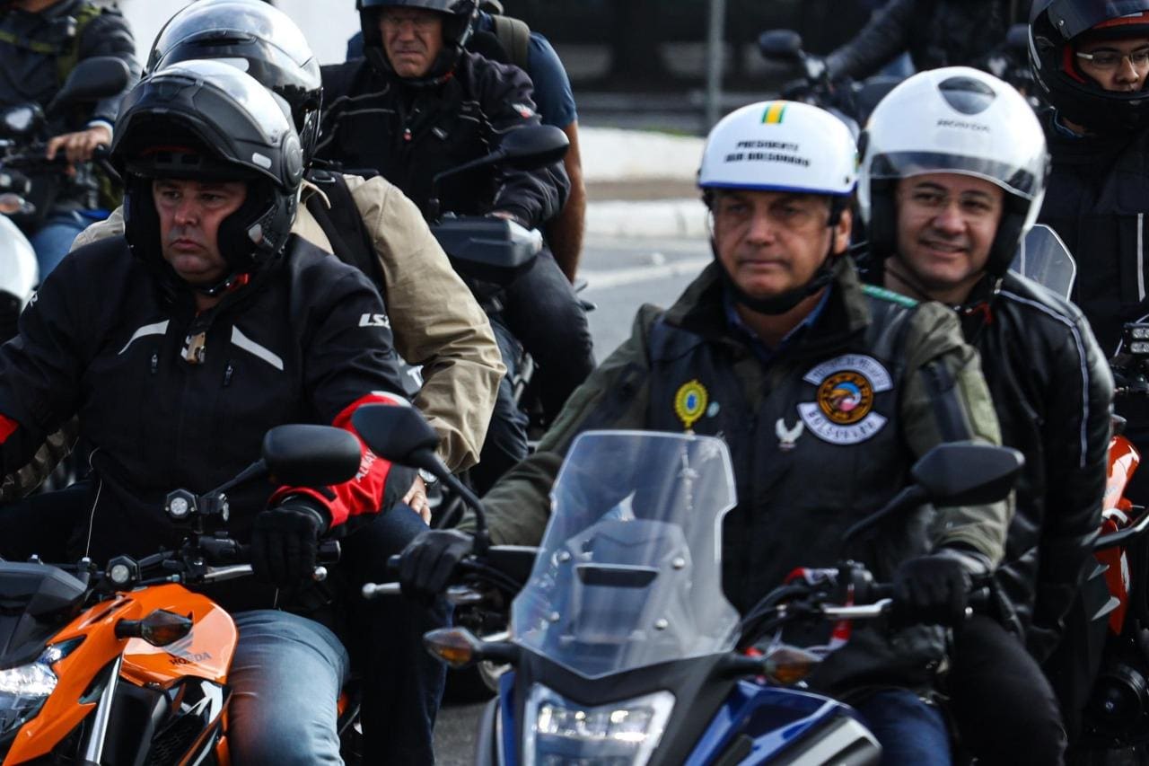 Bolsonaro participa de motociata em SP