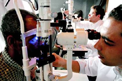 Prevenção O médico oftalmologista deve ser consultado regularmente para a realização de exames