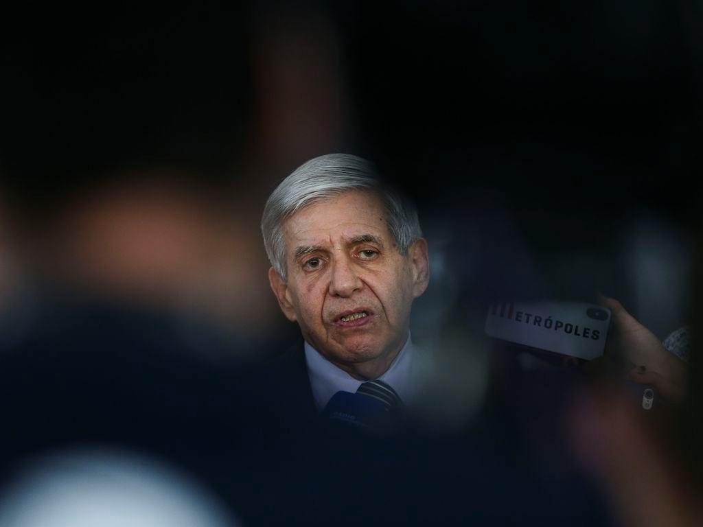 O ministro do Gabinete de Segurança Institucional (GSI), General Augusto Heleno, criticou o presidente eleito, Luiz Inácio Lula da Silva (PT)