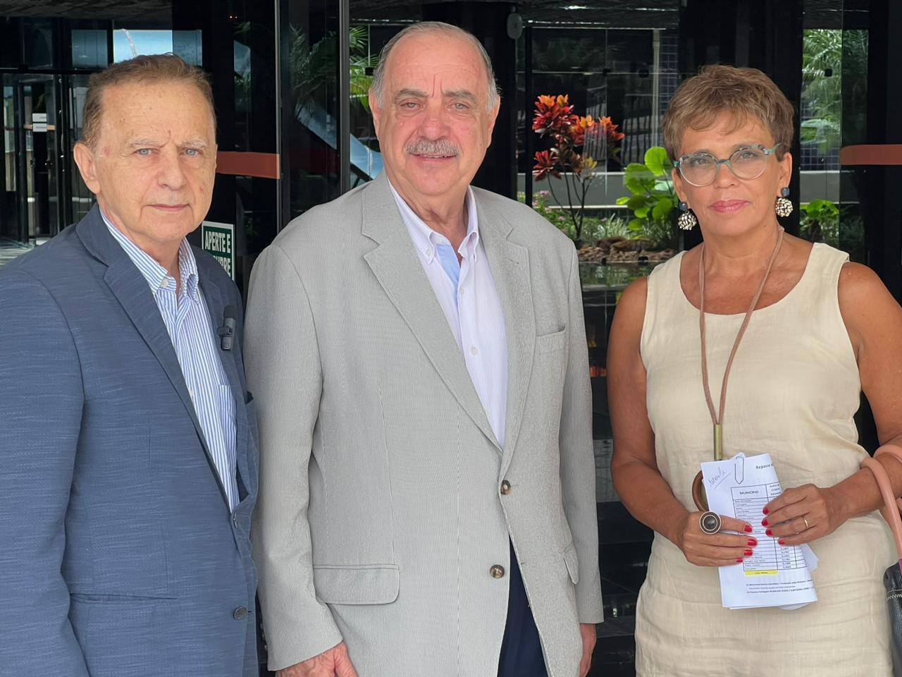 Vittorio Medioli (sem partido), Fuad Noman (PSD) e Marília Campos (PT) após reunião no TCE