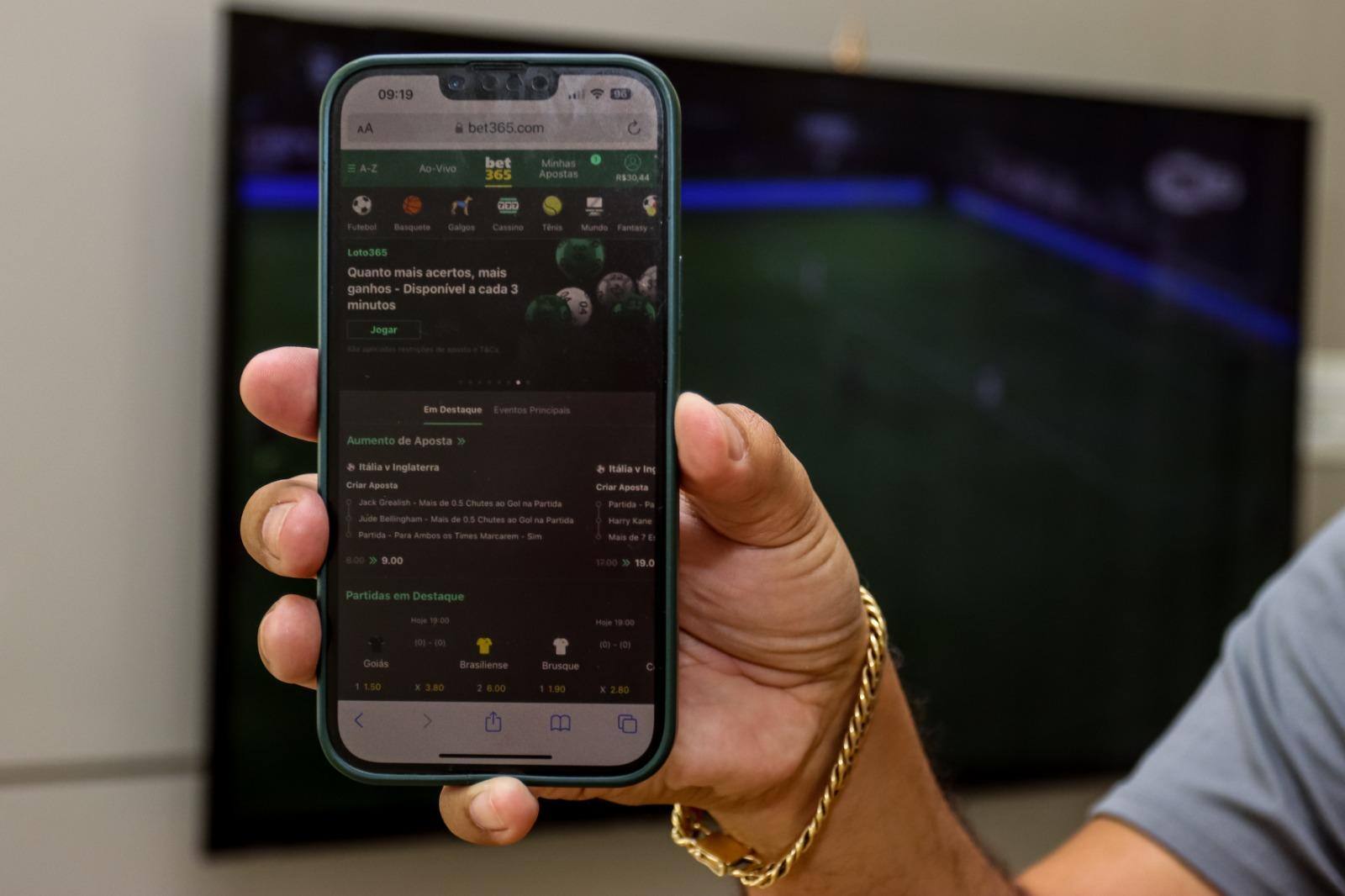 Bet365 - Jovens de 20 anos têm procurado ajuda nos Jogadores Anônimos por problema de compulsão em apostas esportivas