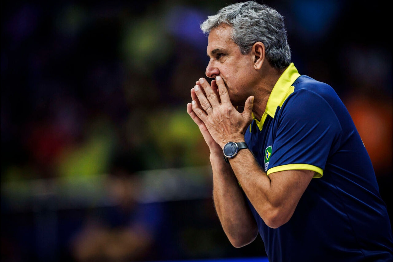 O técnico da seleção feminina, José Roberto Guimarães