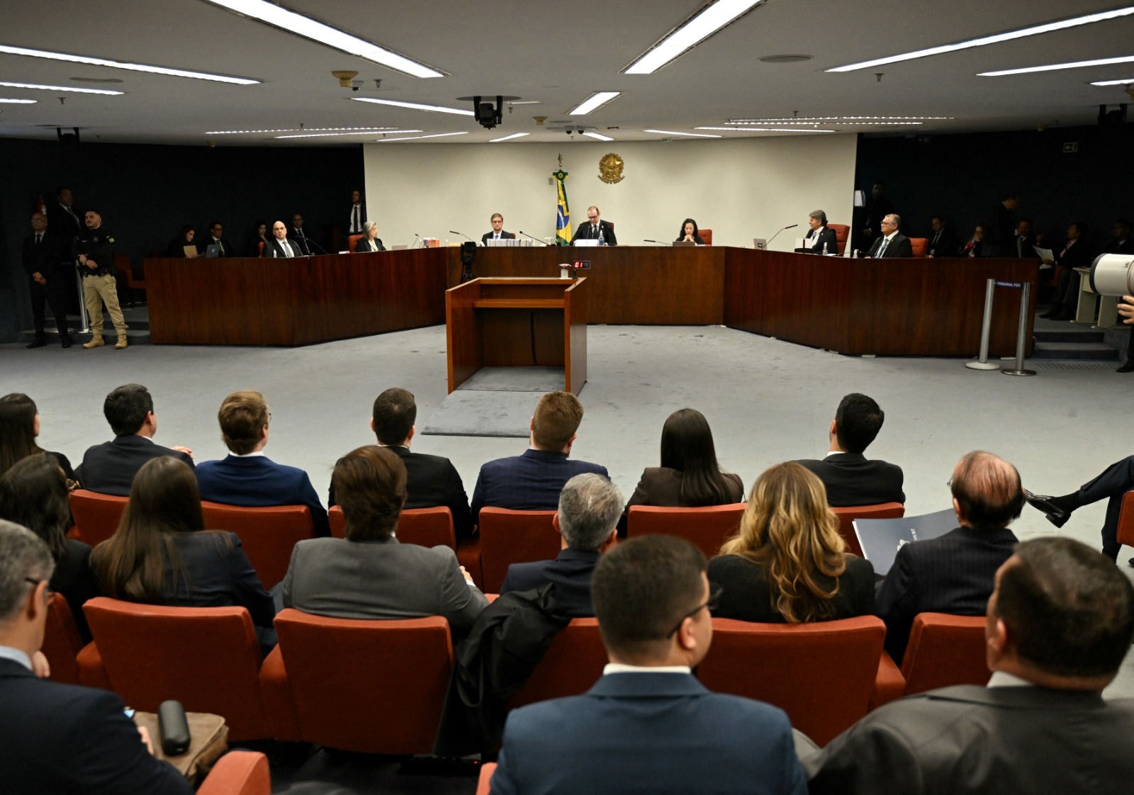 Plenário da Primeira Turma do STF no primeiro dia de julgamento de Jair Bolsonaro e aliados 