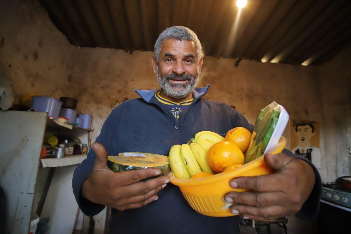 Jorge Gomes Nonato, que precisou misturar ração no feijão, não passa mais fome e sonha em ter emprego