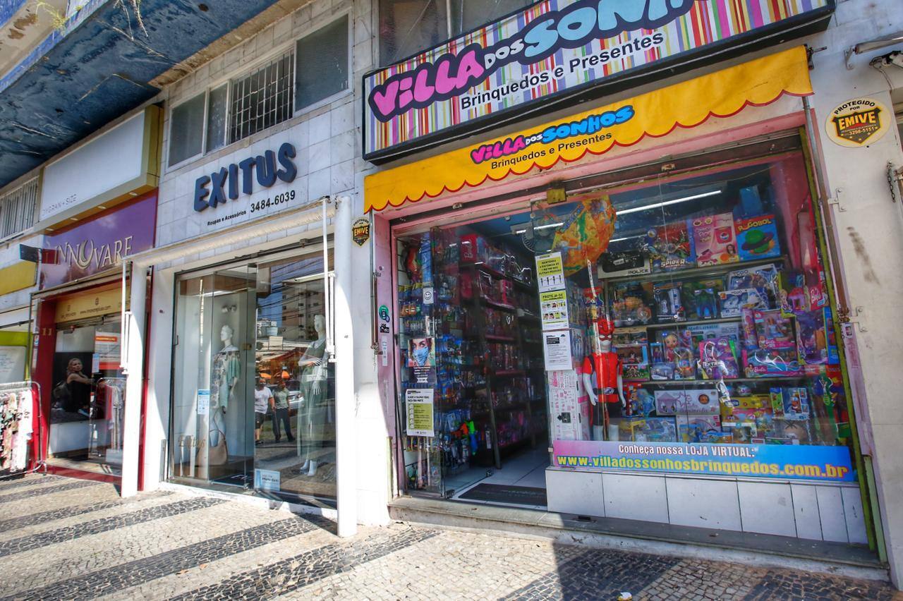 Ladrão invade loja de brinquedos