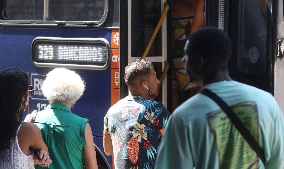 Transporte público de idosos