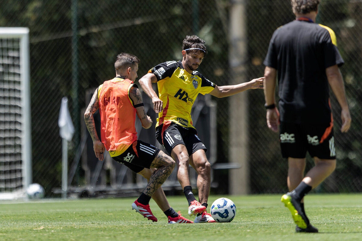 Scarpa e Bernard treinam na Cidade do Galo 