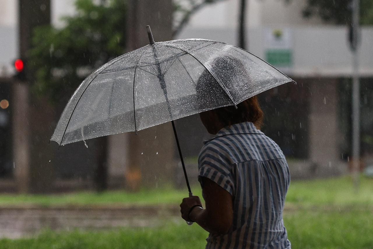 Chuva deverá ser acompanhada de raios e rajadas de vento