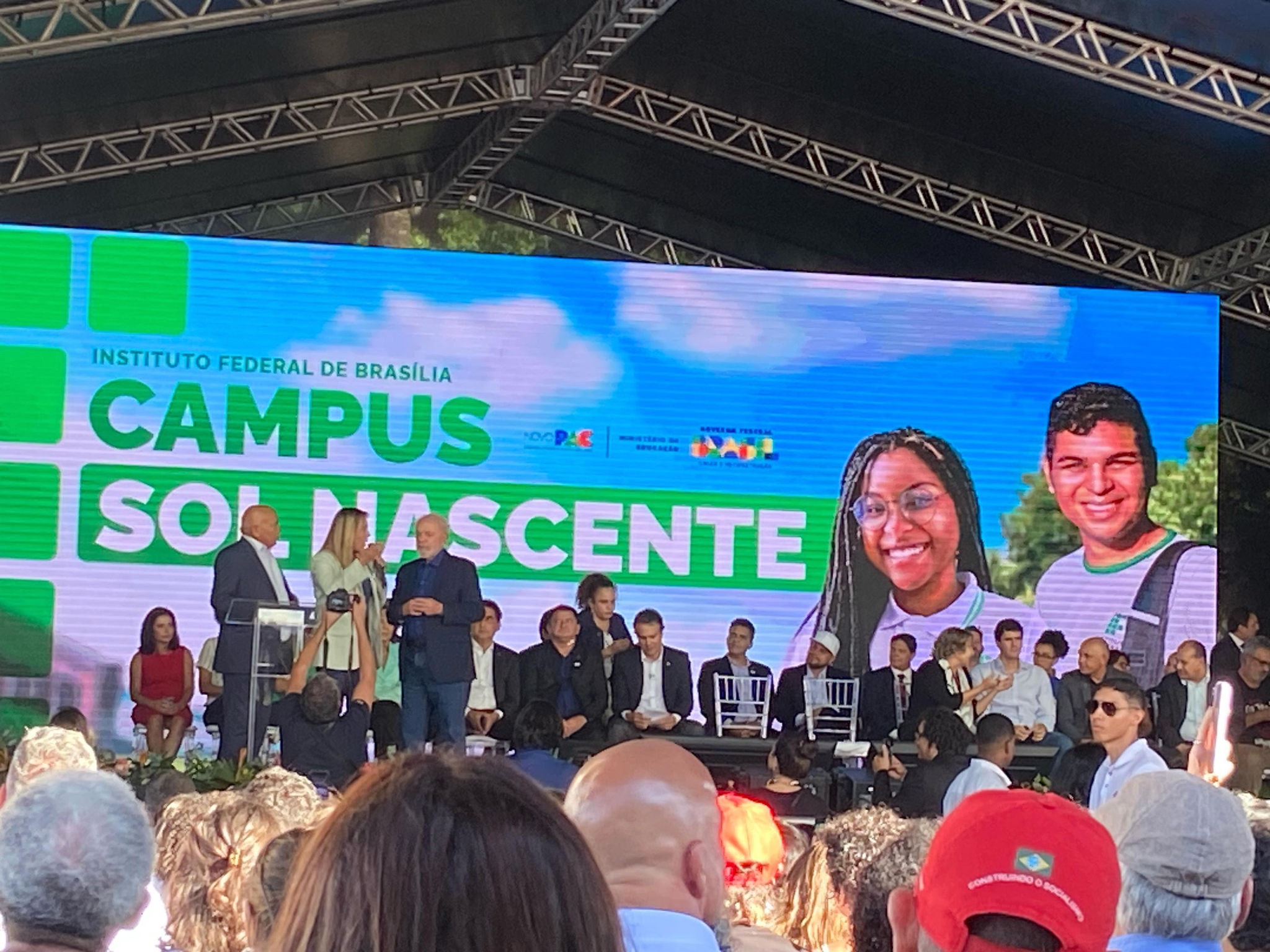 O presidente da República, Luiz Inácio Lula da Silva (PT), ao lado da vice-governadora do Distrito Federal, Celina Leão