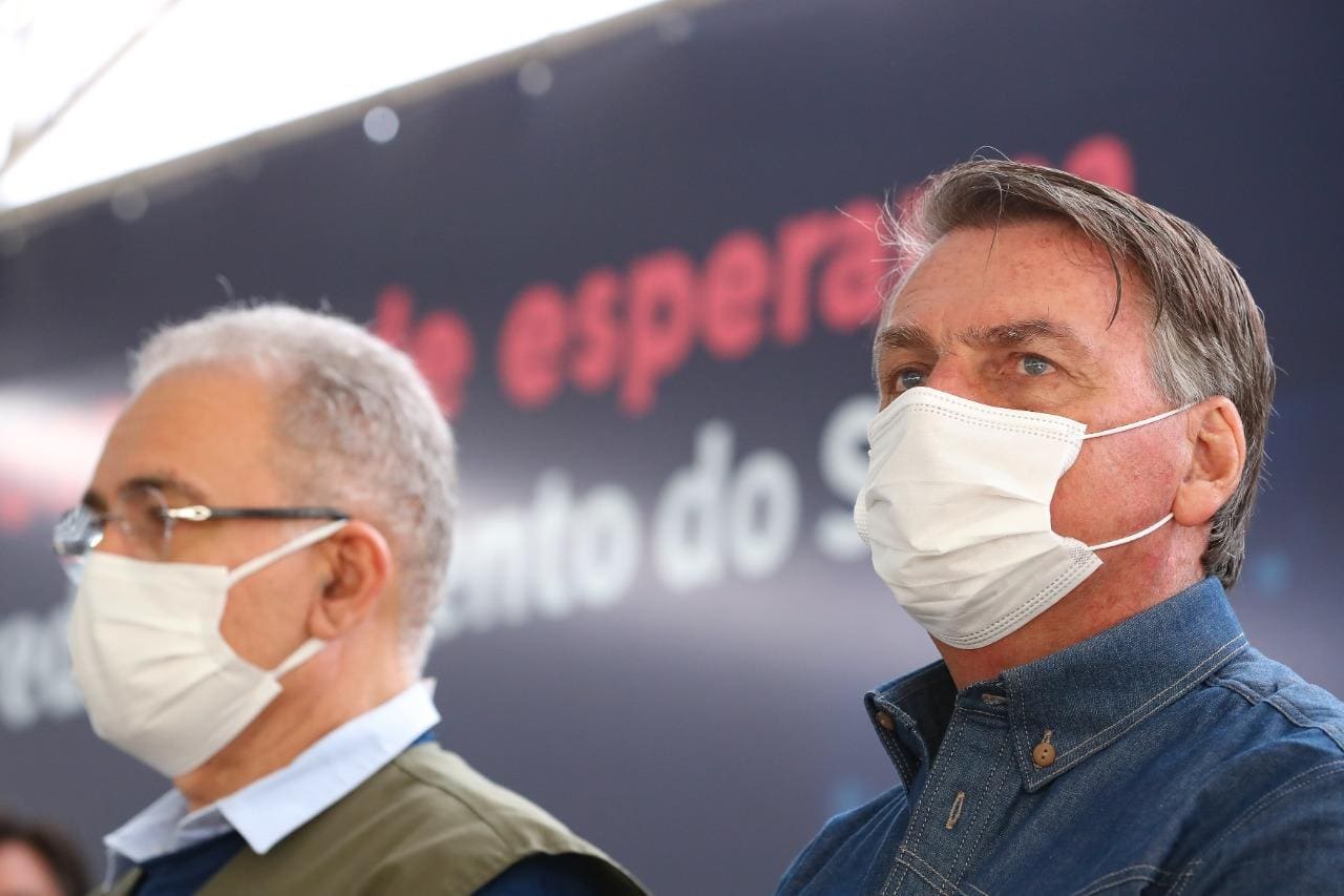 O presidente Jair Bolsonaro e o ministro da Saúde, Marcelo Queiroga, em Presidente Prudente (SP) neste sábado (31)