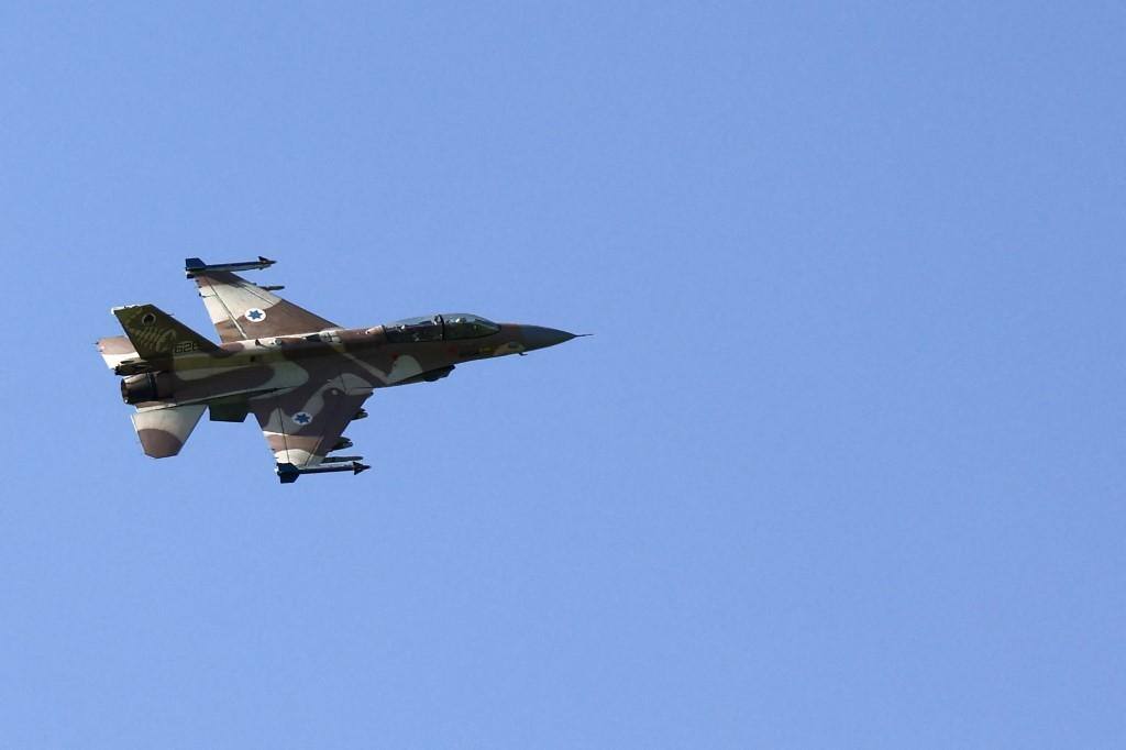 Caça-bombardeio F-16 israelense sobrevoa a fronteira do Líbano
