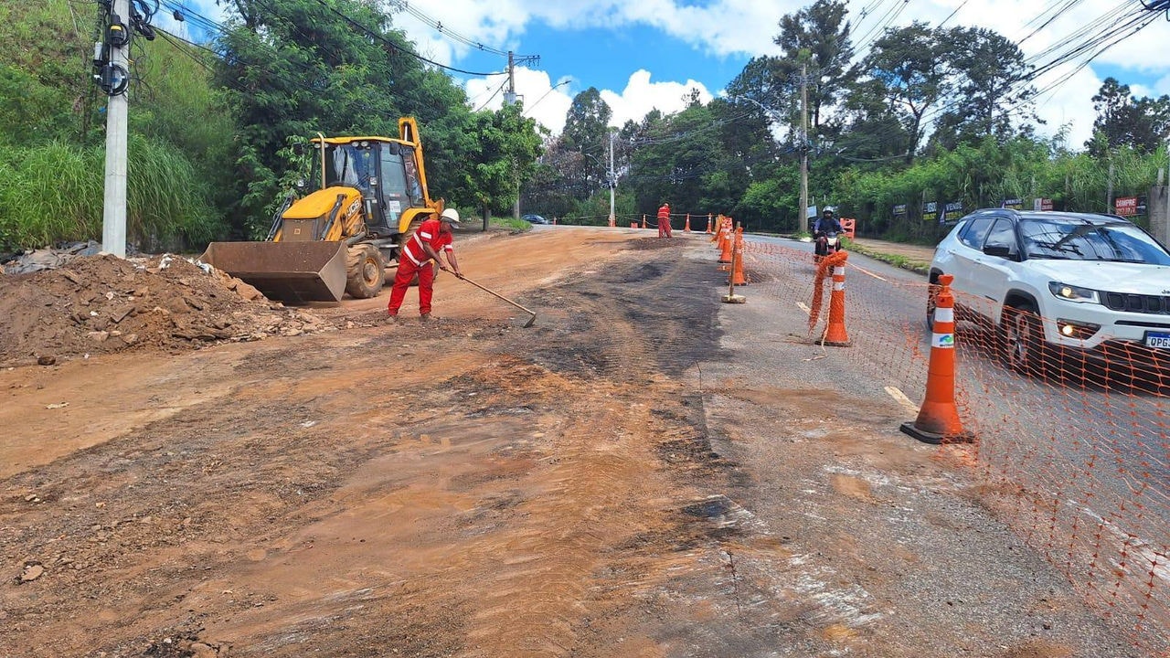 Prefeitura de BH retomou obras na cratera do Belvedere no dia 28 de março
