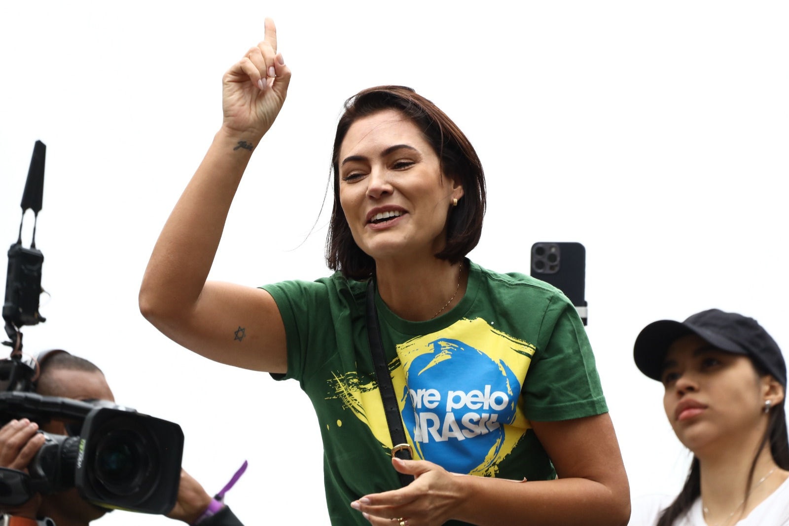 Ex-primeira-dama Michelle Bolsonaro diz a Lula que 'é hora de baixar as armas'