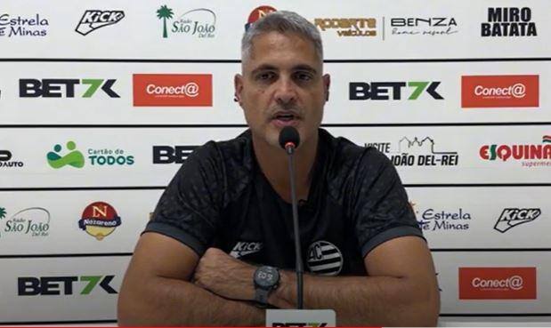 Rodrigo Santana, técnico do Athletic