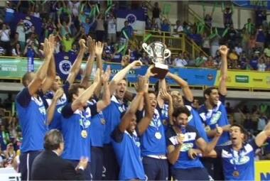 O trabalho foi coroado. Já campeão da Superliga e do Sul-Americano, o Sada Cruzeiro sagrou-se neste domingo dono do mundo