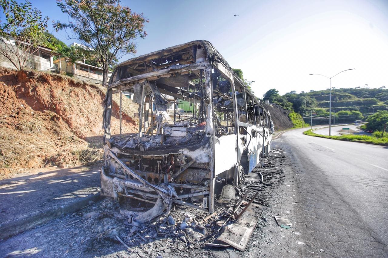 Ônibus incendiado Ribeiro de Abreu