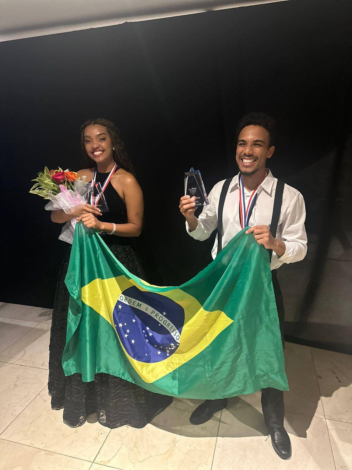 Sara Braz e Filipe Anacleto conquistaram o terceiro lugar no Karaokê World Championship (KWC) Panamá 2023