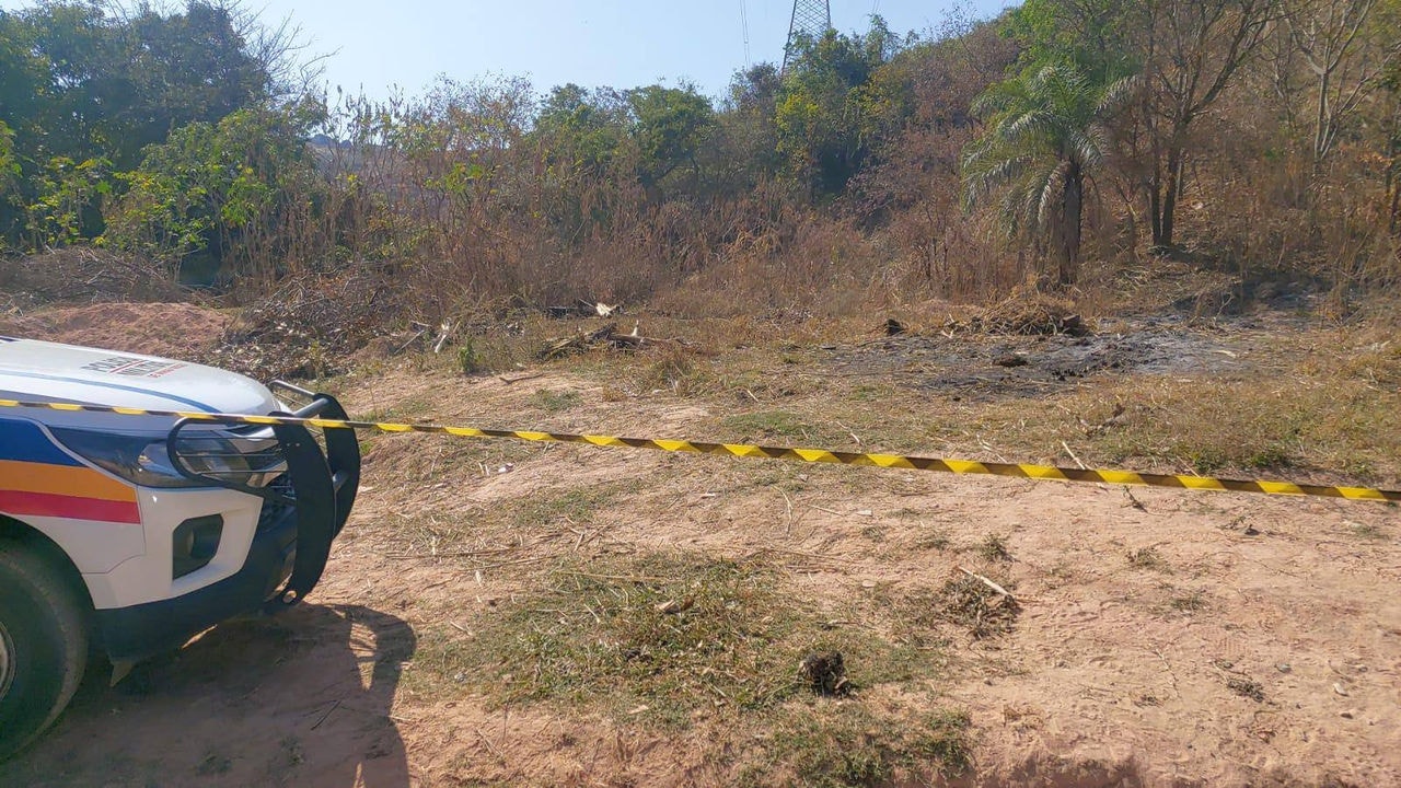 Corpo foi encontrado atrás de um campo de futebol