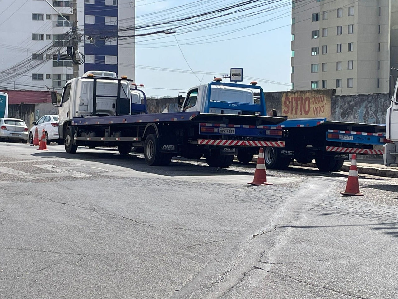 Reboques estavam estacionados em frente à sede da Guarda Civil de Contagem
