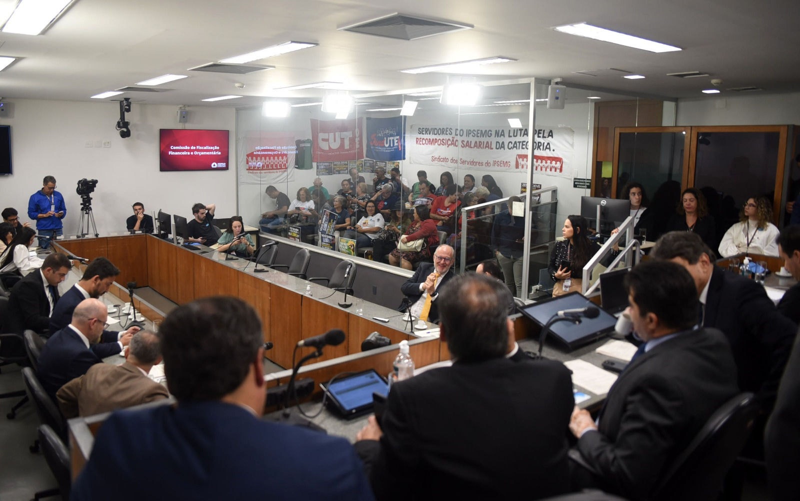 Emenda que eleva reajuste para 4,62% será votada por comissão na quarta-feira