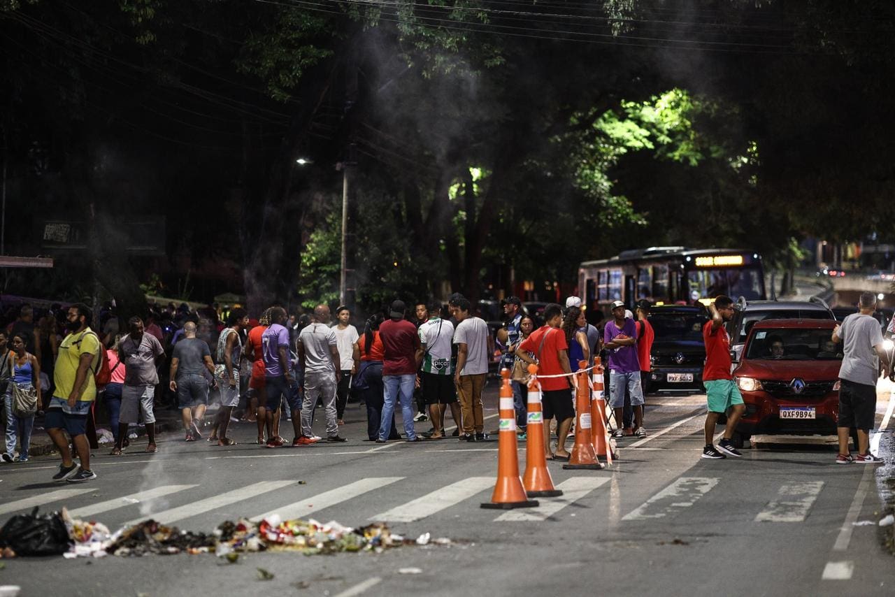 Vendedores protestam contra encerramento desta terça-feira no cadastro para trabalhar no Carnaval de BH