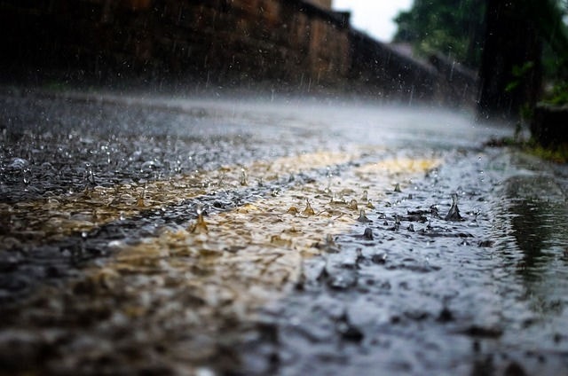 A previsão para a capital é de chuva forte, com raios e rajadas de vento