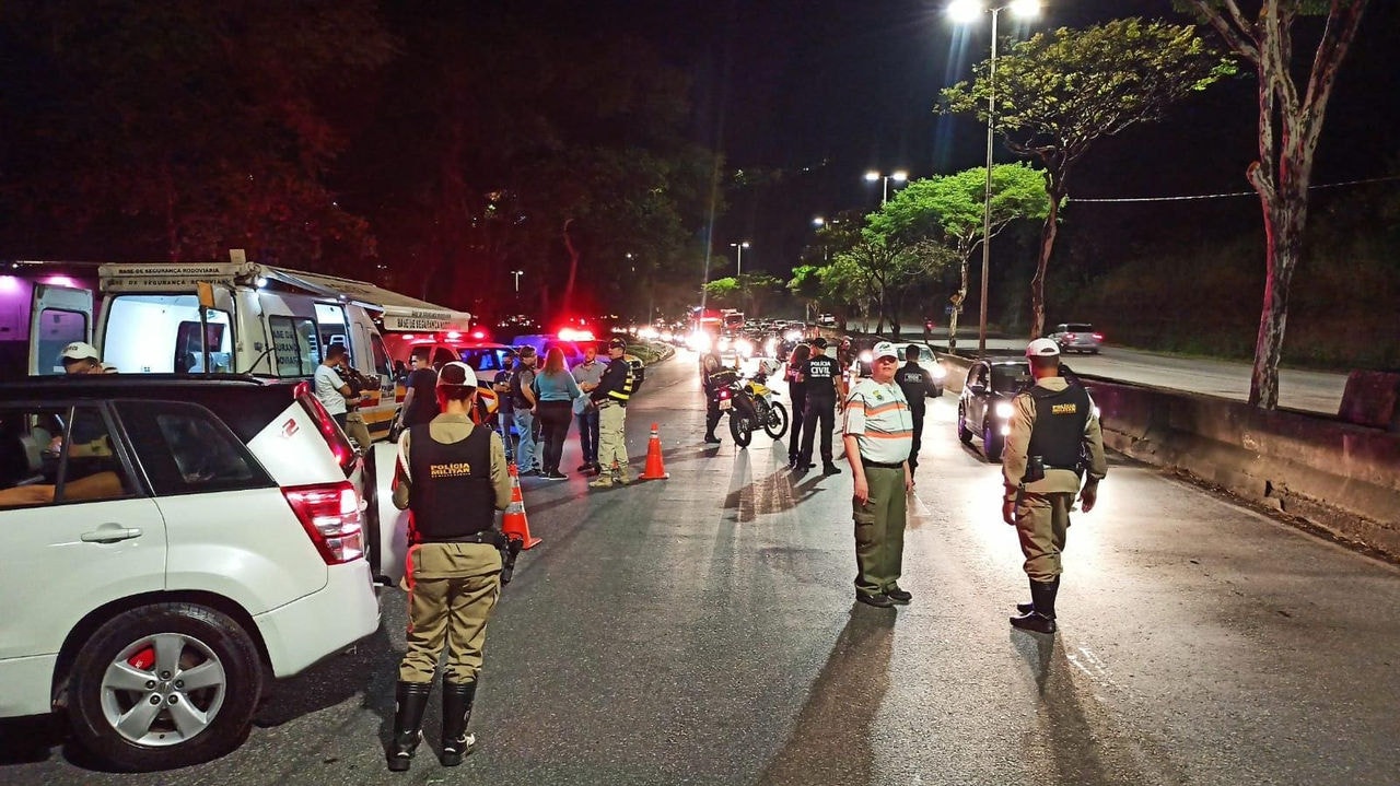 Blitz ocorreu de madrugada