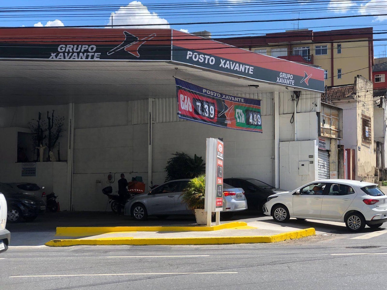 Filas se formaram em postos de gasolina de BH nesta quinta-feira, 10, após anúncio de aumento dos combustíveis