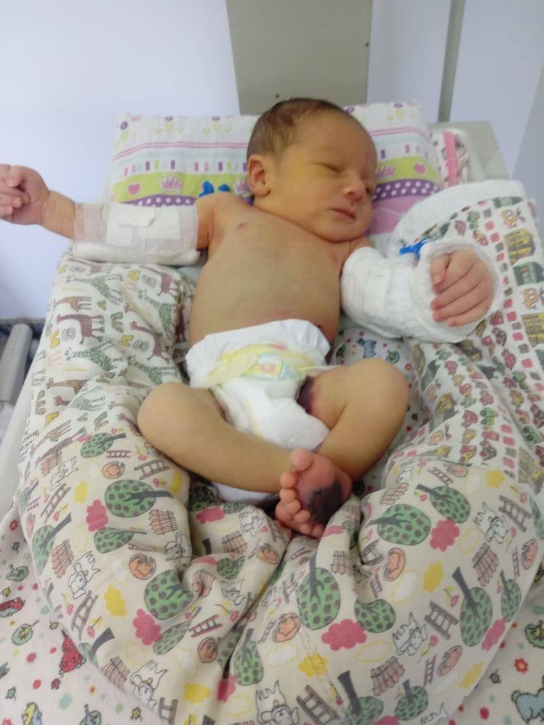 Governo de Minas descumpre Justiça e não paga remédio para bebê com doença rara