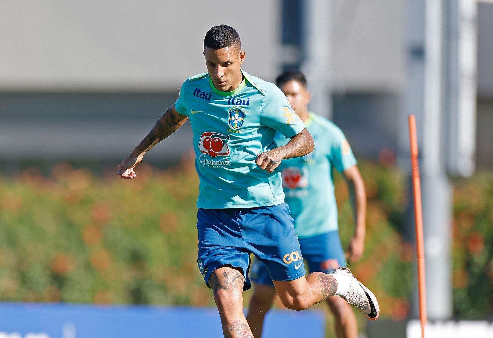 Arana pode ser titular na partida entre Brasil e Costa Rica