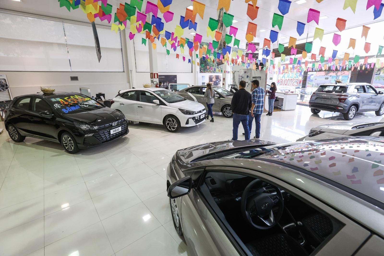 Setor de revenda de veículos reclama de juros