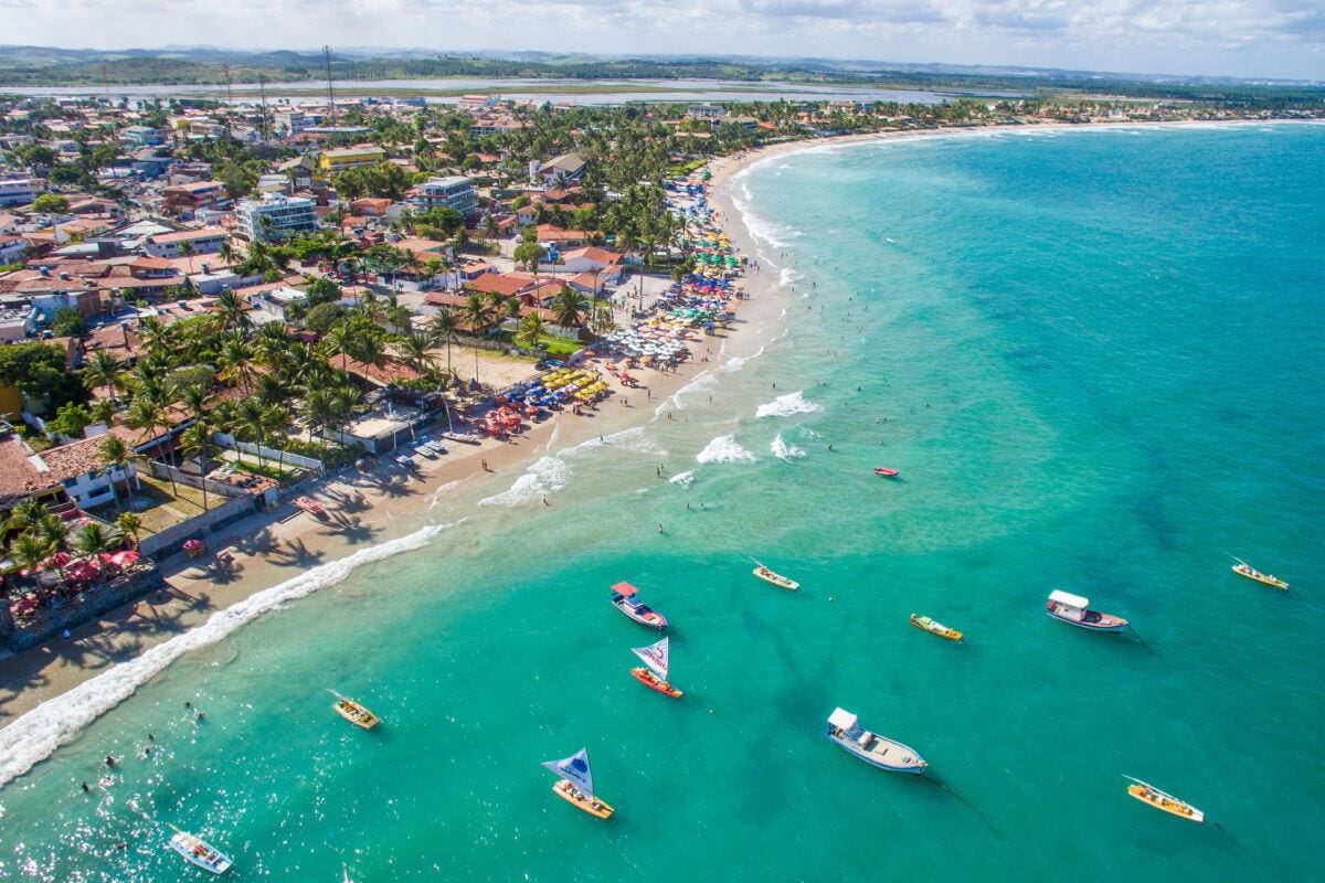 Praias em todo o Brasil são atração nas férias de verão