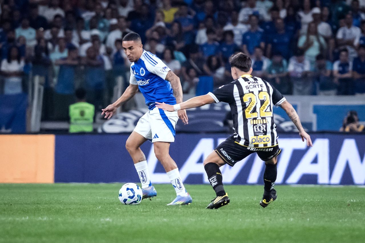 Christian, do Cruzeiro, no duelo contra o Santos, no Mineirão, pelo Campeonato Brasileiro