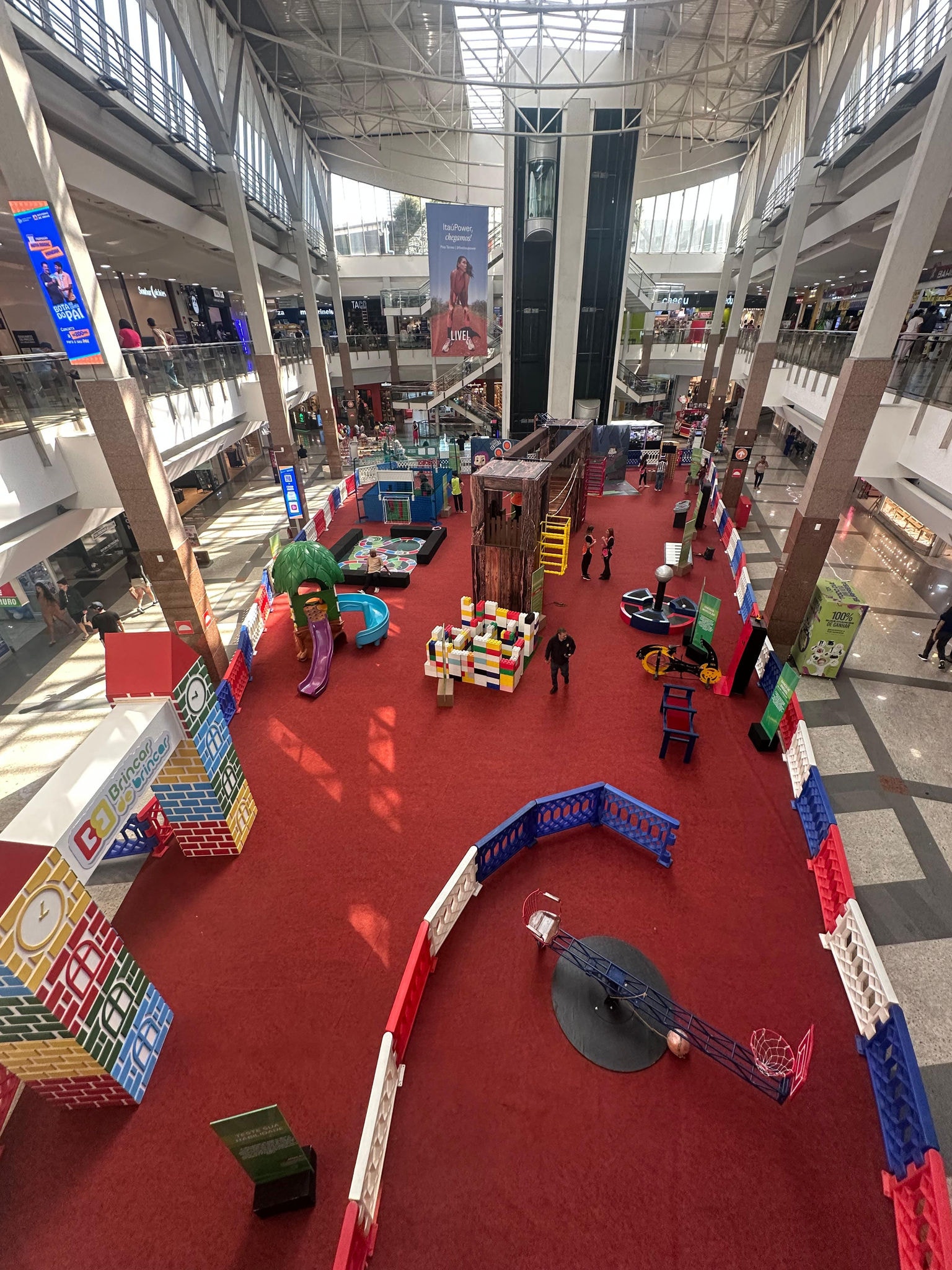 Exposição 'Brincar de Brincar' une ciência, diversão e memórias  no ItaúPower Shopping

