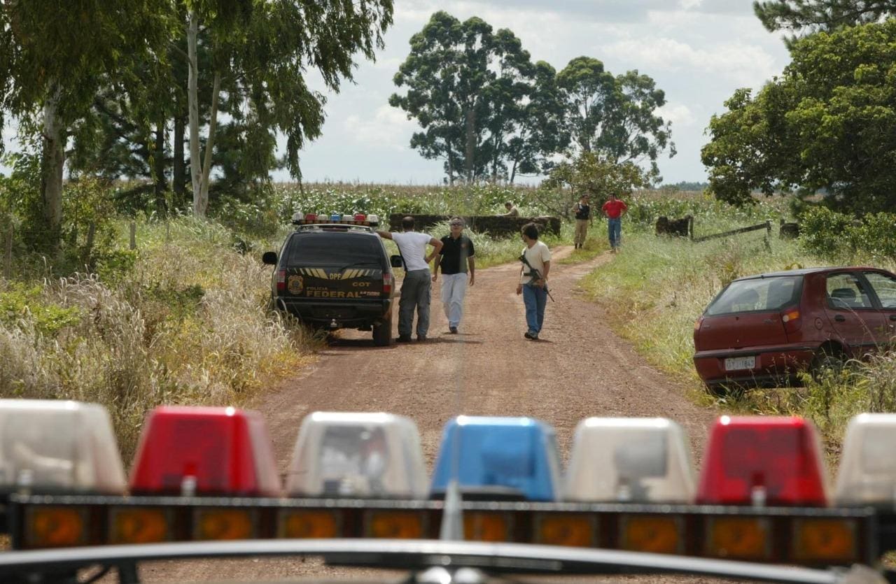 Em 28 de janeiro de 2004, três auditores fiscais e um motoristas foram assassinatos enquanto investigavam denúncias de trabalho escravo