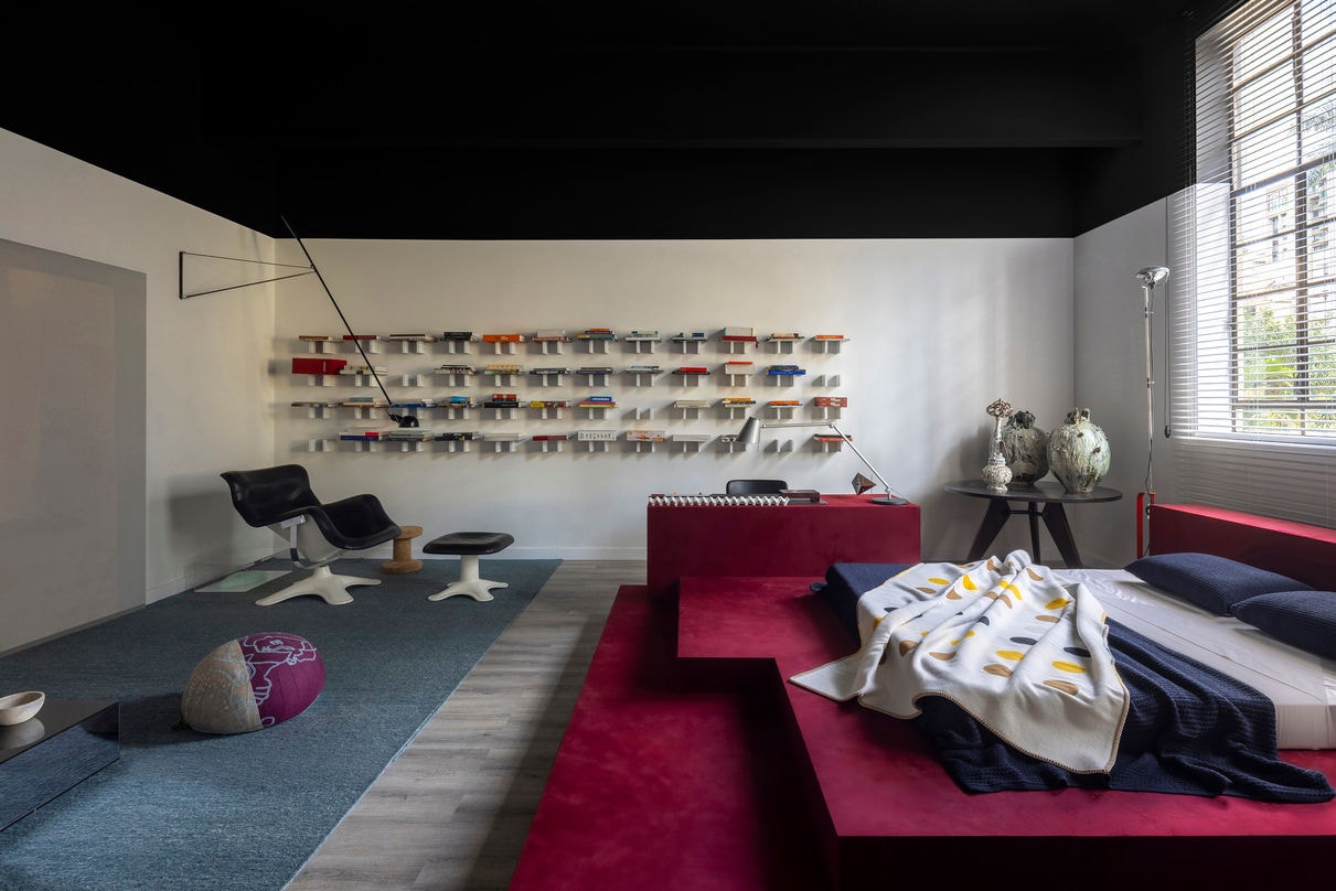 Quarto projetado por Dunia Zaidan mescla arquitetura e design
