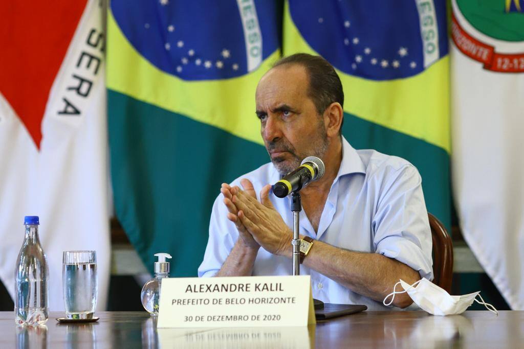 Kalil anunciou que o comércio ficará aberto em coletiva de imprensa nesta quarta-feira (30)