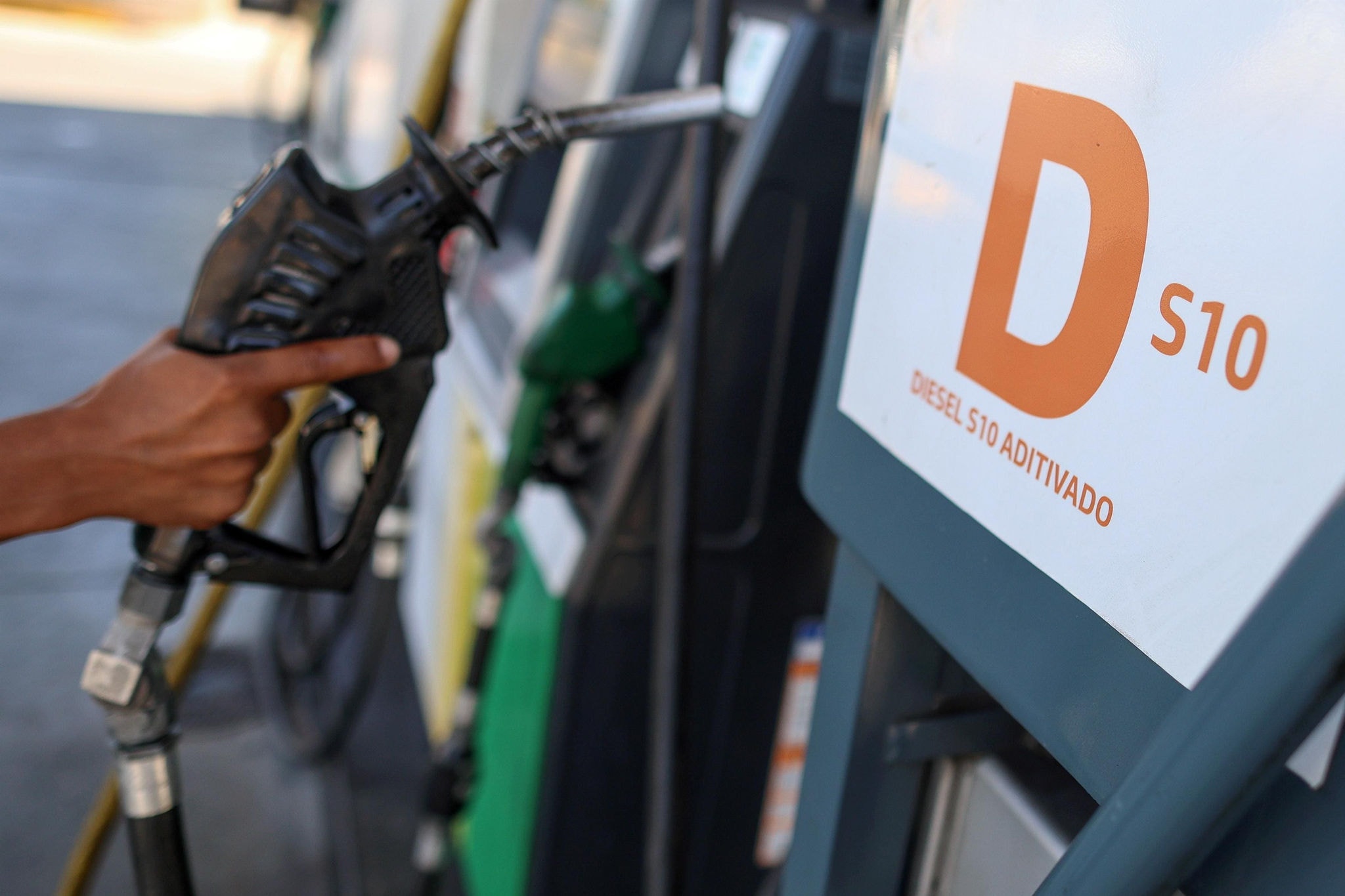Maioria do diesel importado pelo Brasil vem da Rússia