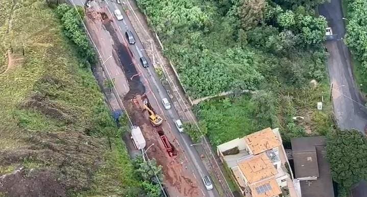 Imagem aérea da cratera no Belvedere nesta terça-feira (26 de março)